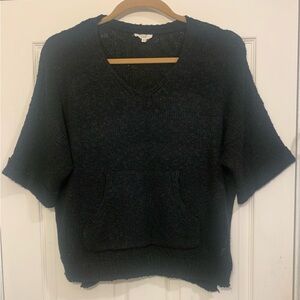 Easel Women’s Oversized Fit Black Knit Short Sleeve M/L Top.            3205